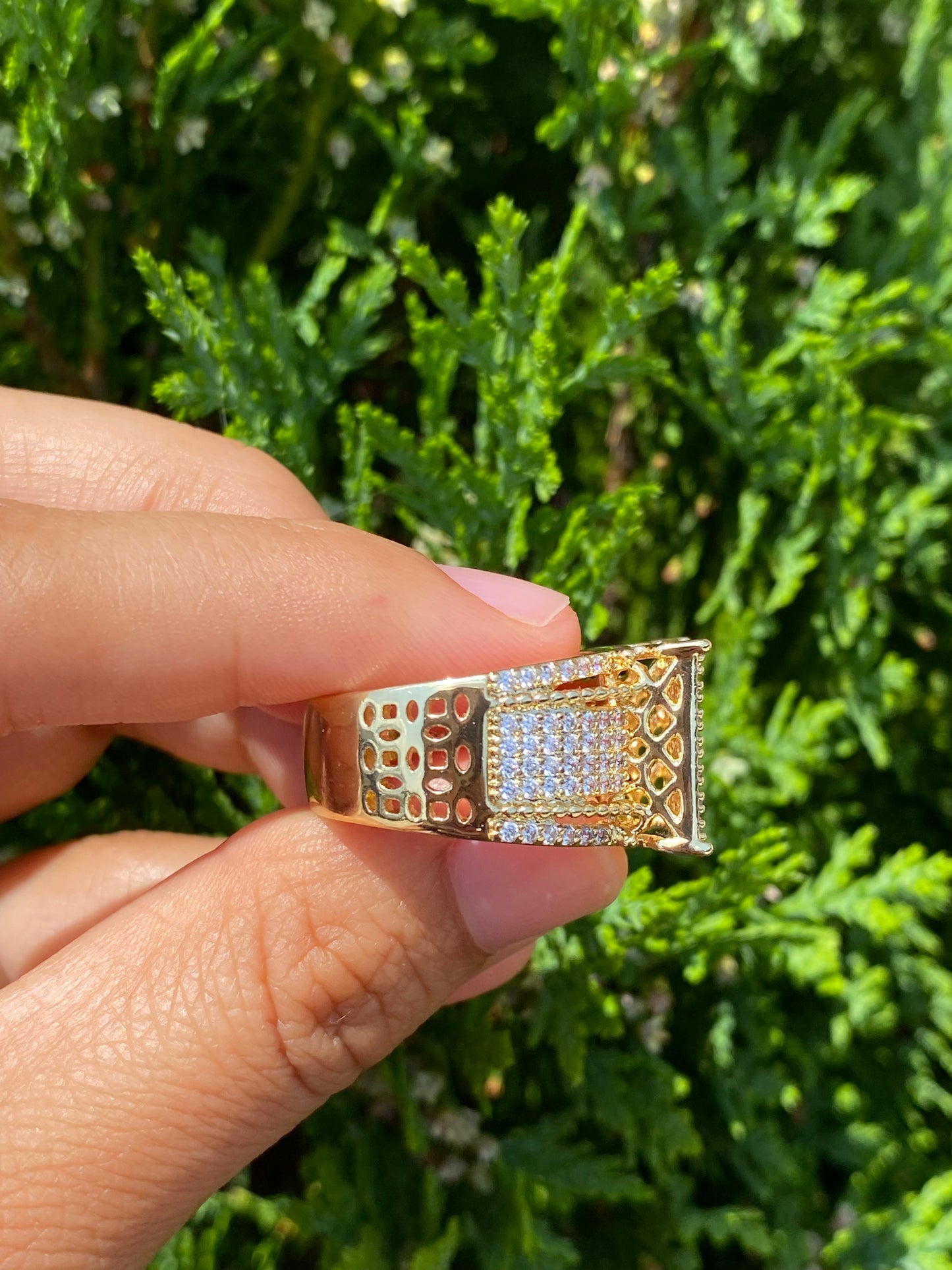 Royal ring with Stones no green skin
